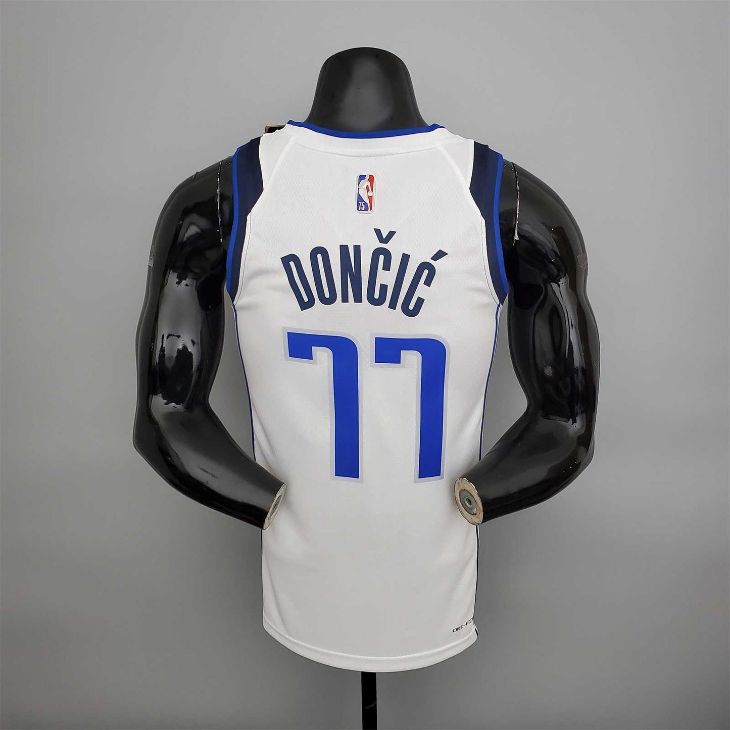 Dallas Mavericks "DONČIĆ 77"